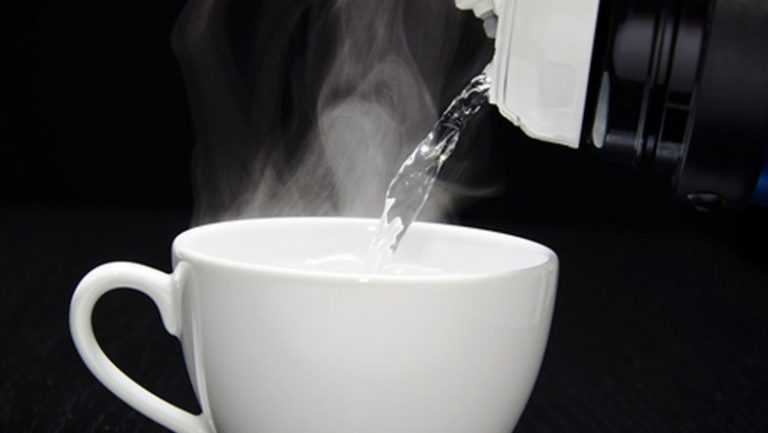 5-unexpected-side-effects-of-drinking-hot-water-too-frequently